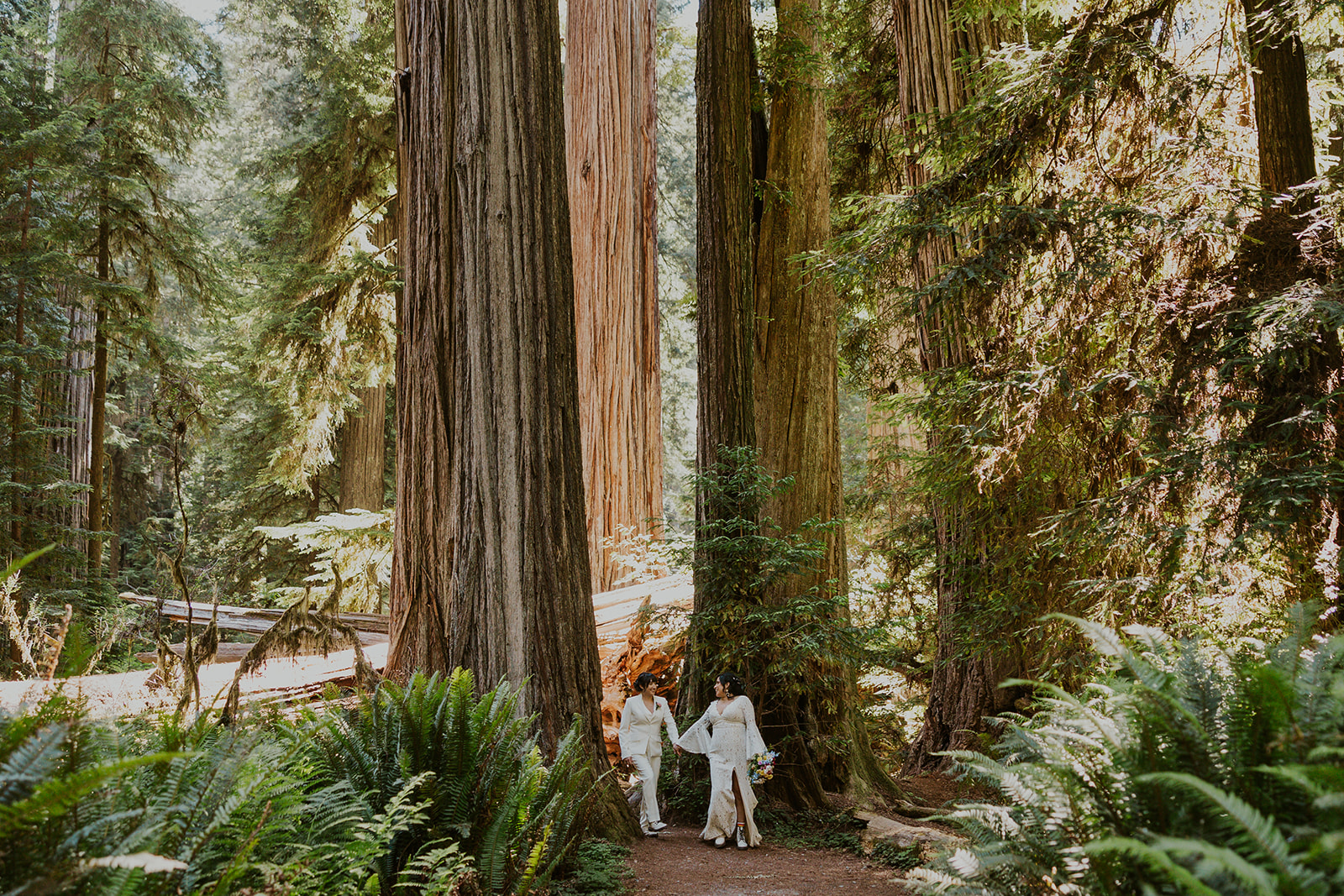Oregon Coast couple by Venturing Vows